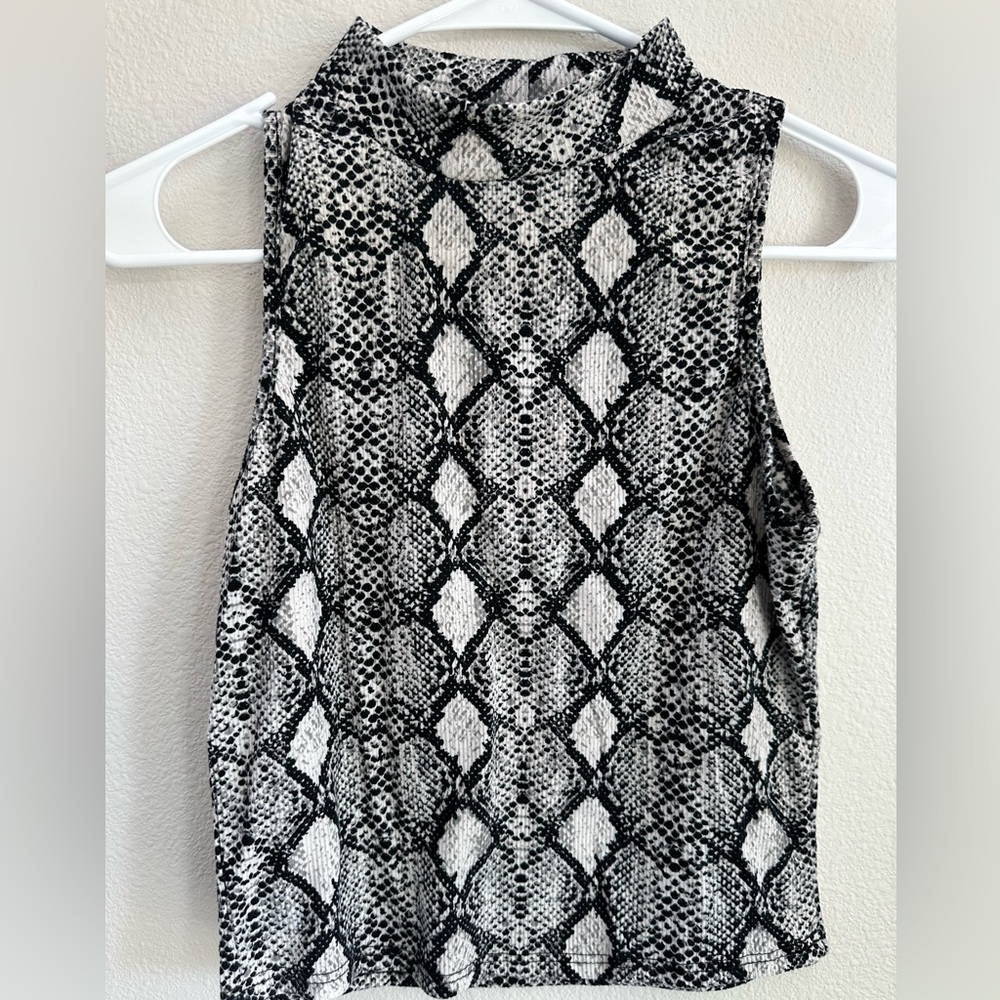 Sleeveless Snake Print Top Mock Neck medium black and grey animal print